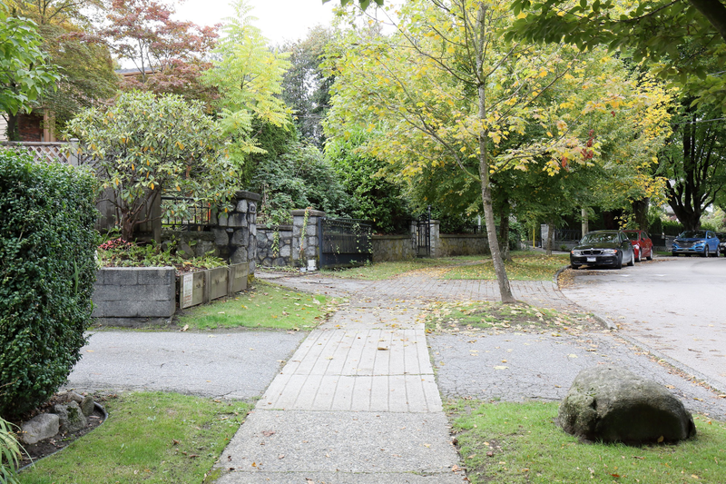 Illustration for article titled Pics from the Curbside: 2018-09-23 to Shaughnessy